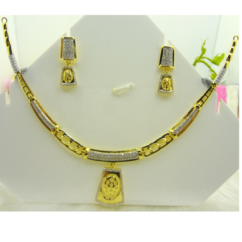 18 kt yellow gold cz diamond square shape kadi pattern necklace