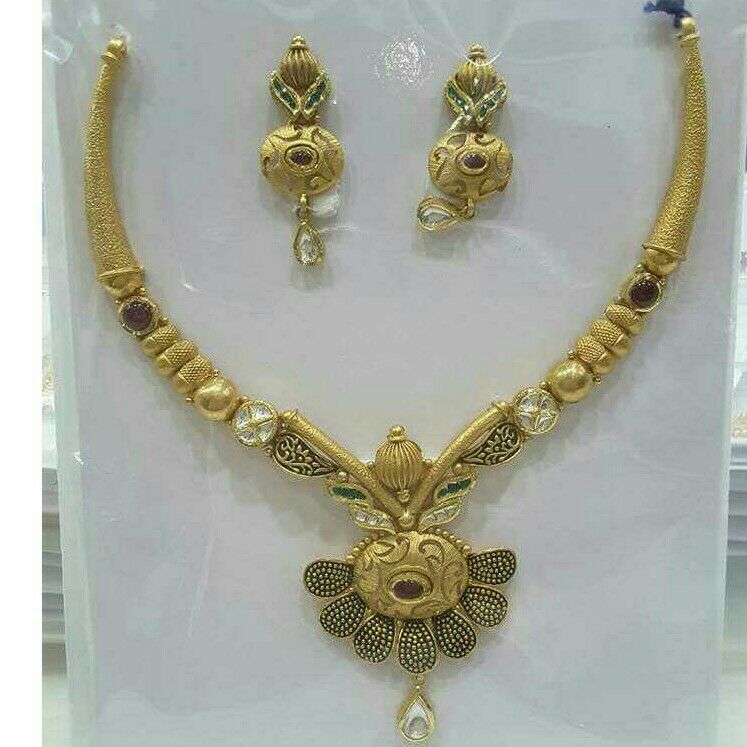 22KT/916 Antique Gold Ladies Attractive Necklace Set Yellow 
