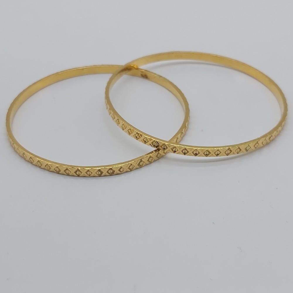 Gold stylish delicate bangles