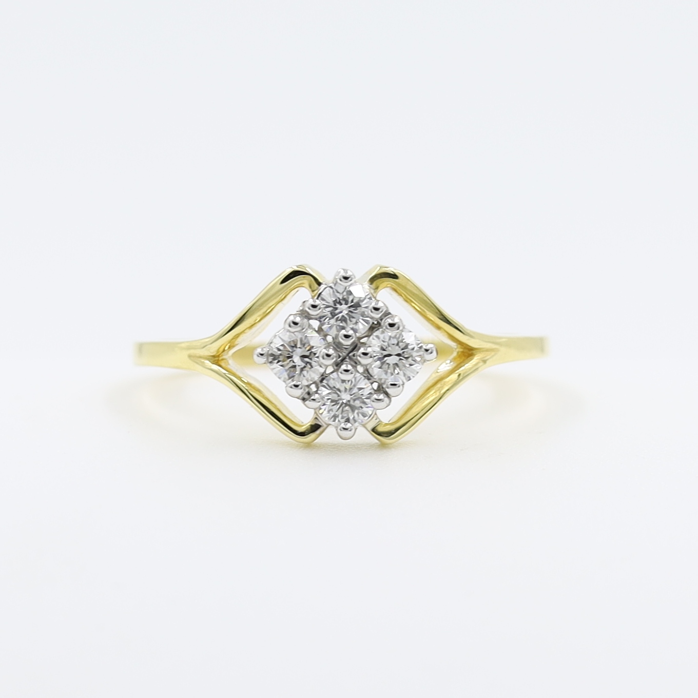 14Kt Yellow Gold Rhombus Sape Diamond Ring With Side Border