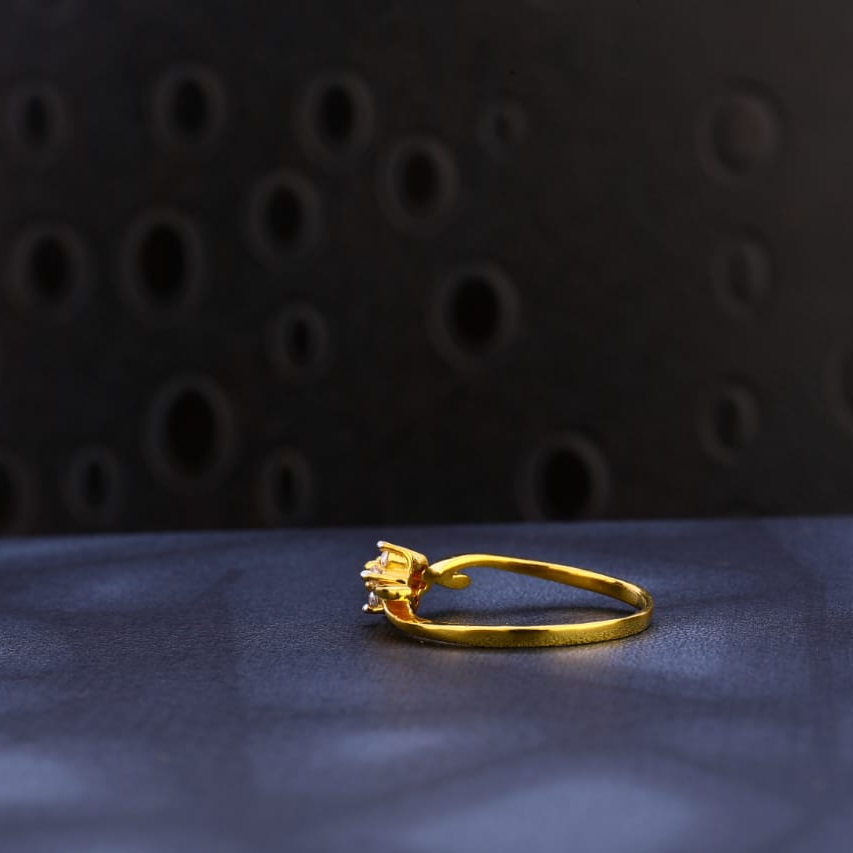 916 Gold Ladies Stylish Ring LR1593