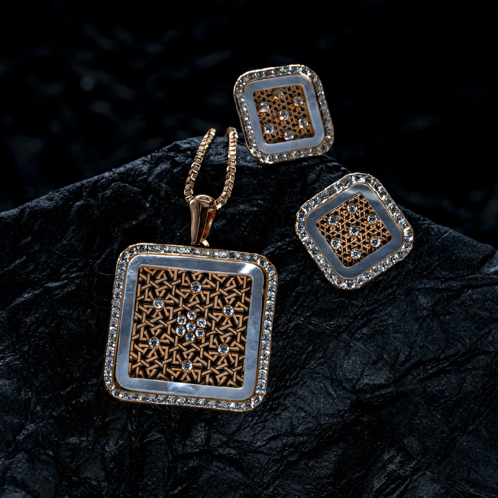 18ct rose gold pendant set