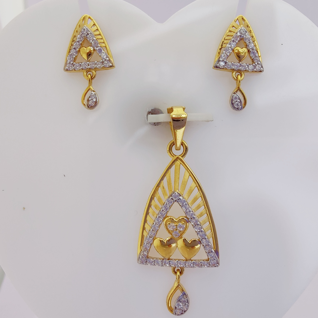 22k Gold Exclusive Triangle With Heart Pendant Set
