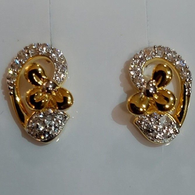 916 Gold CZ Flower Design Earring