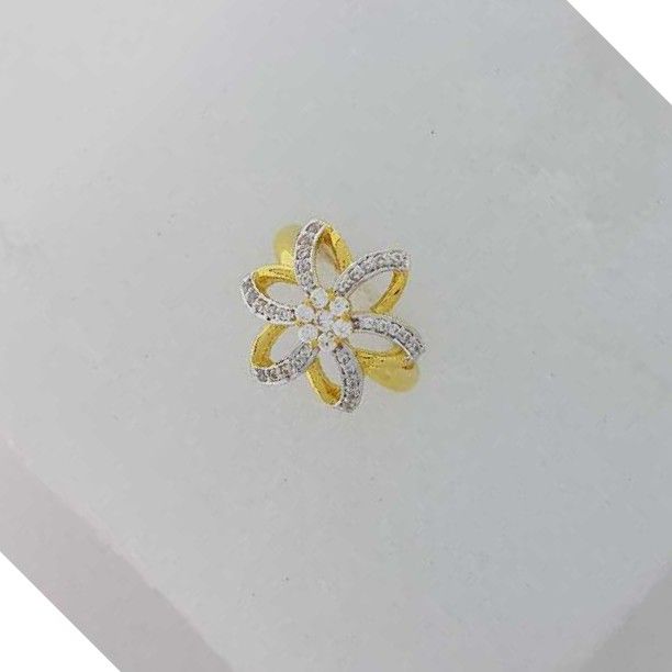 916 Yellow Gold Flower Shaped Designer Ring