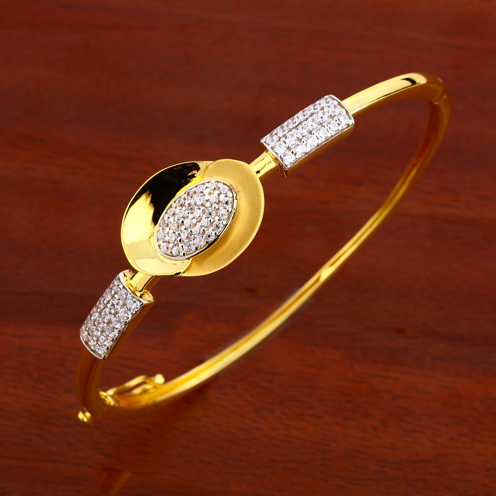 750 Gold Hallmark Delicate Kada Bracelet LKB122