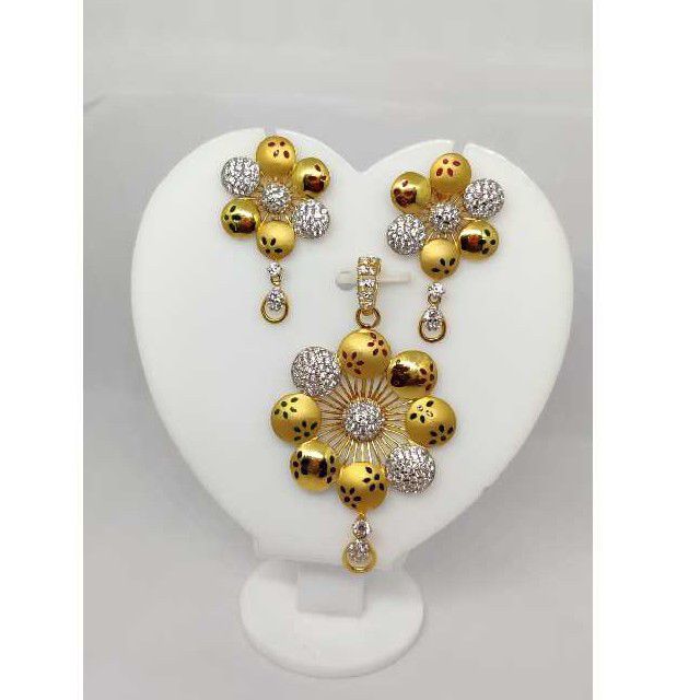 ladies gold pendant set