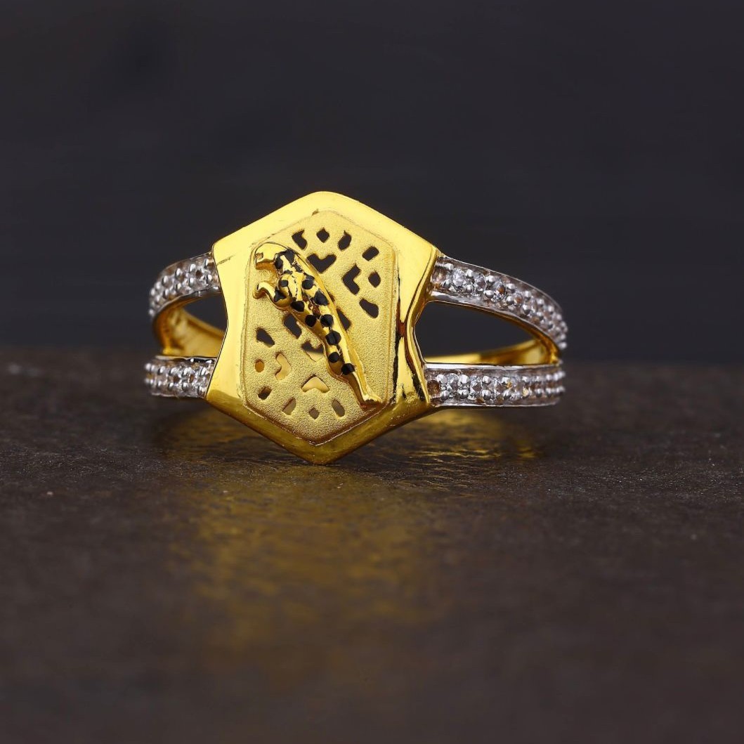 916 Gold Jaguar Design Gents Ring
