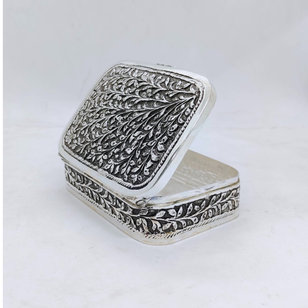 Buy quality Pure silver box for gifting in antique leafs motifs
