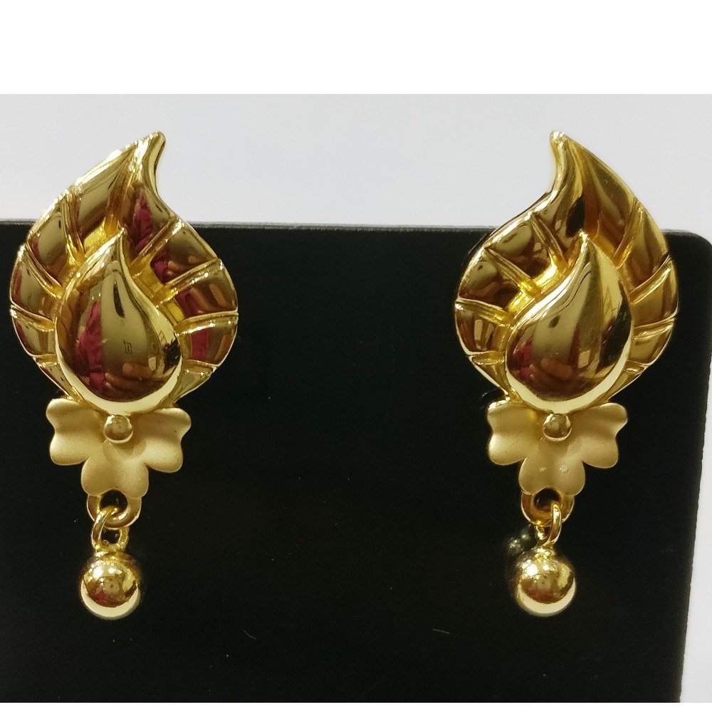 22kt gold plain casting leaf design earrings stud