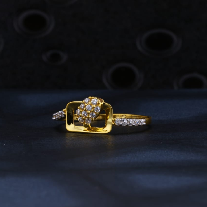 916 Gold CZ Hallmark Classic Ladies Ring LR1473