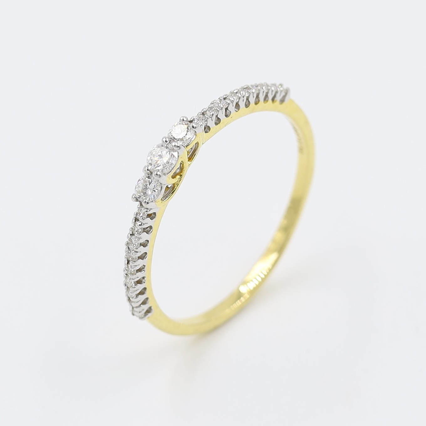 18Kt Super Dalicate Yellow Gold Natural Diamond Ring