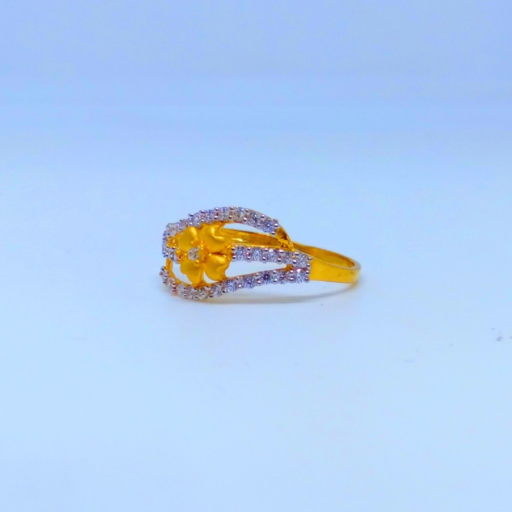 22 KT 916 Hallmark fancy  flower shape diamond Ladies Ring