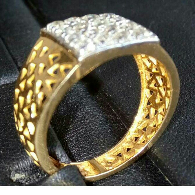 Designer Gold Gents Ring