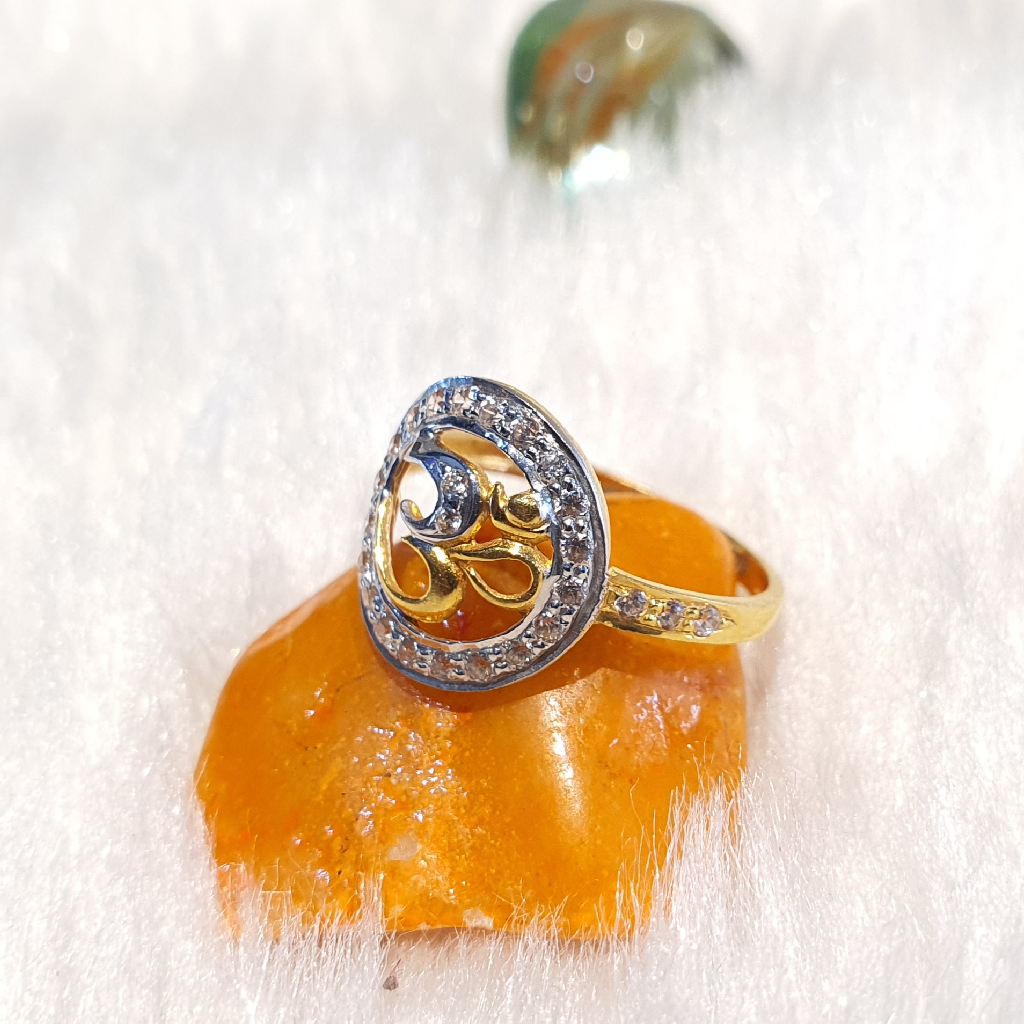 916 22K Mini Diamond Om Design Ring