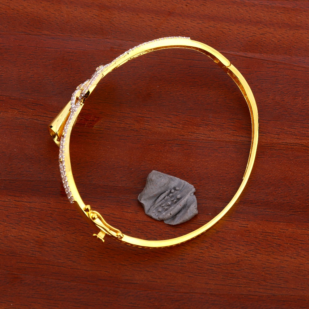 750 Gold Women's exclusive Hallmark Kada Bracelet LKB140