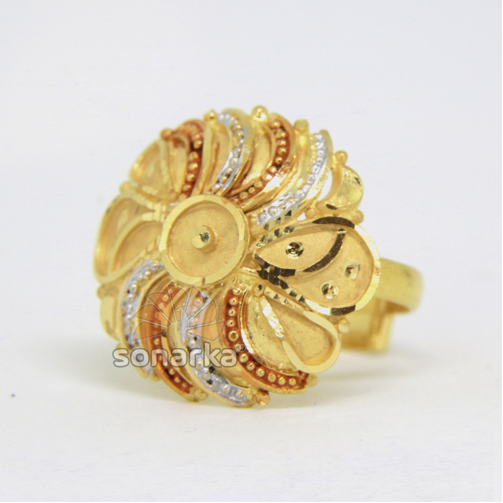 Buy quality 22k gold leaf design ladies ring in Ahmedabad