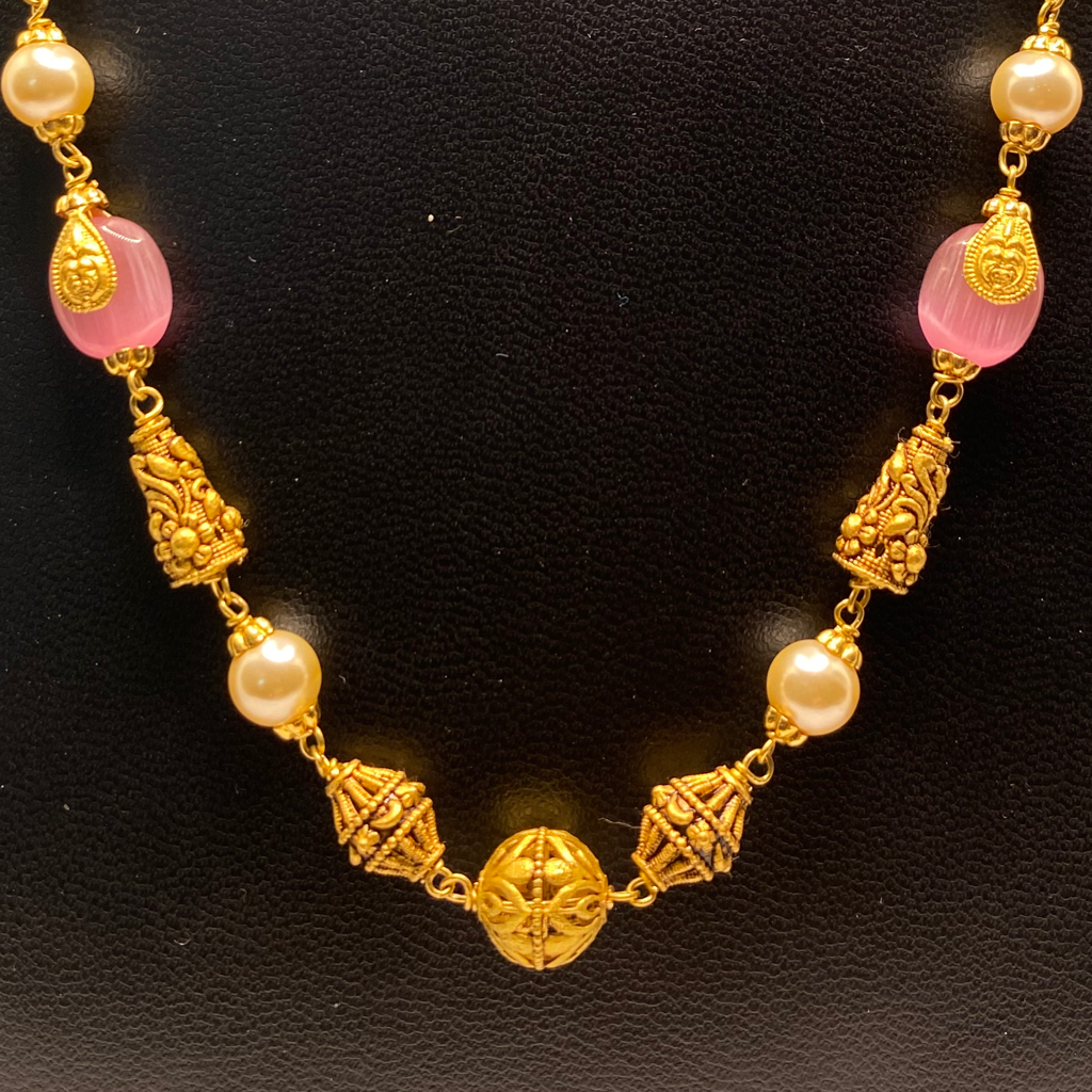 Antique pearls necklace