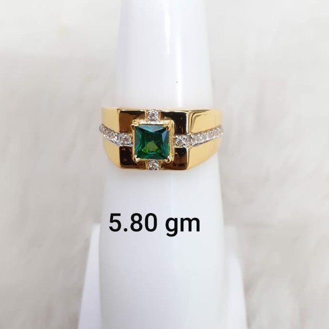 Green stone solitaire gent's ring