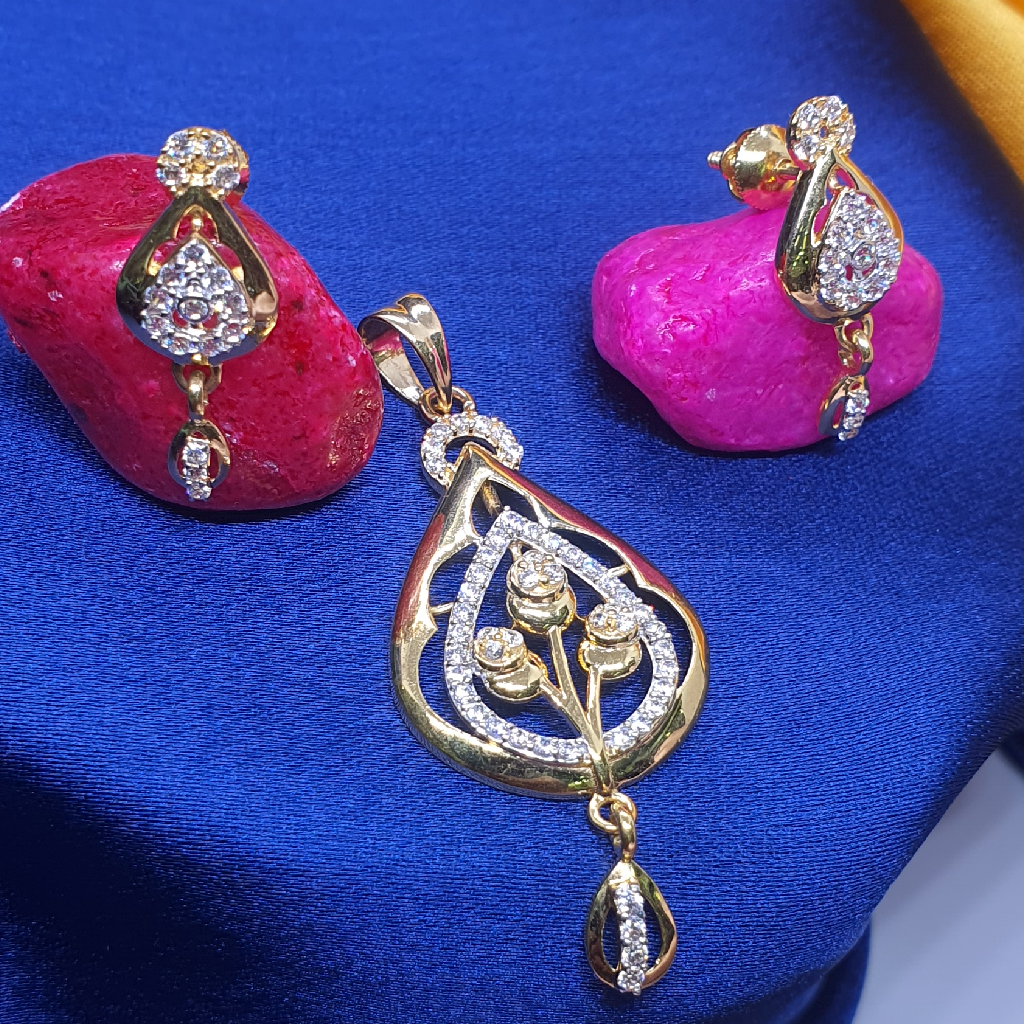 Golg 22.k Diamond Pendant Set