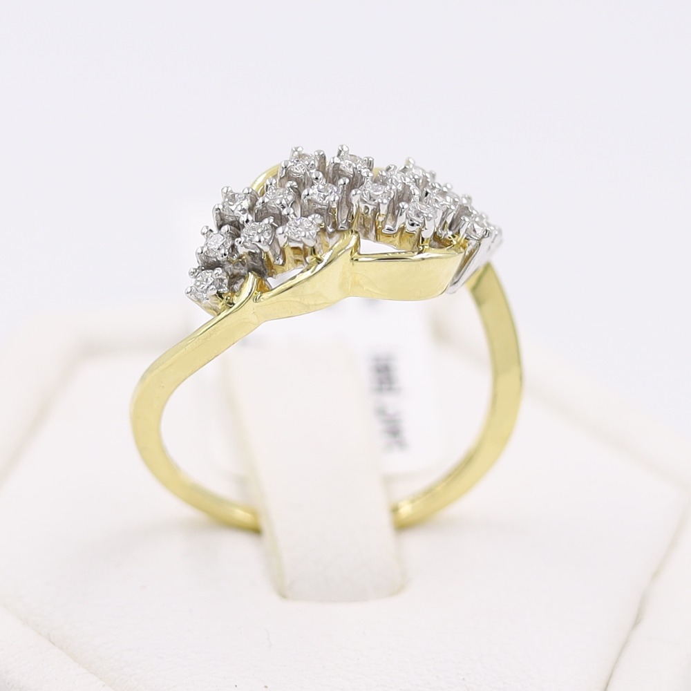 14 kt gleaming yellow gold floral finger ring