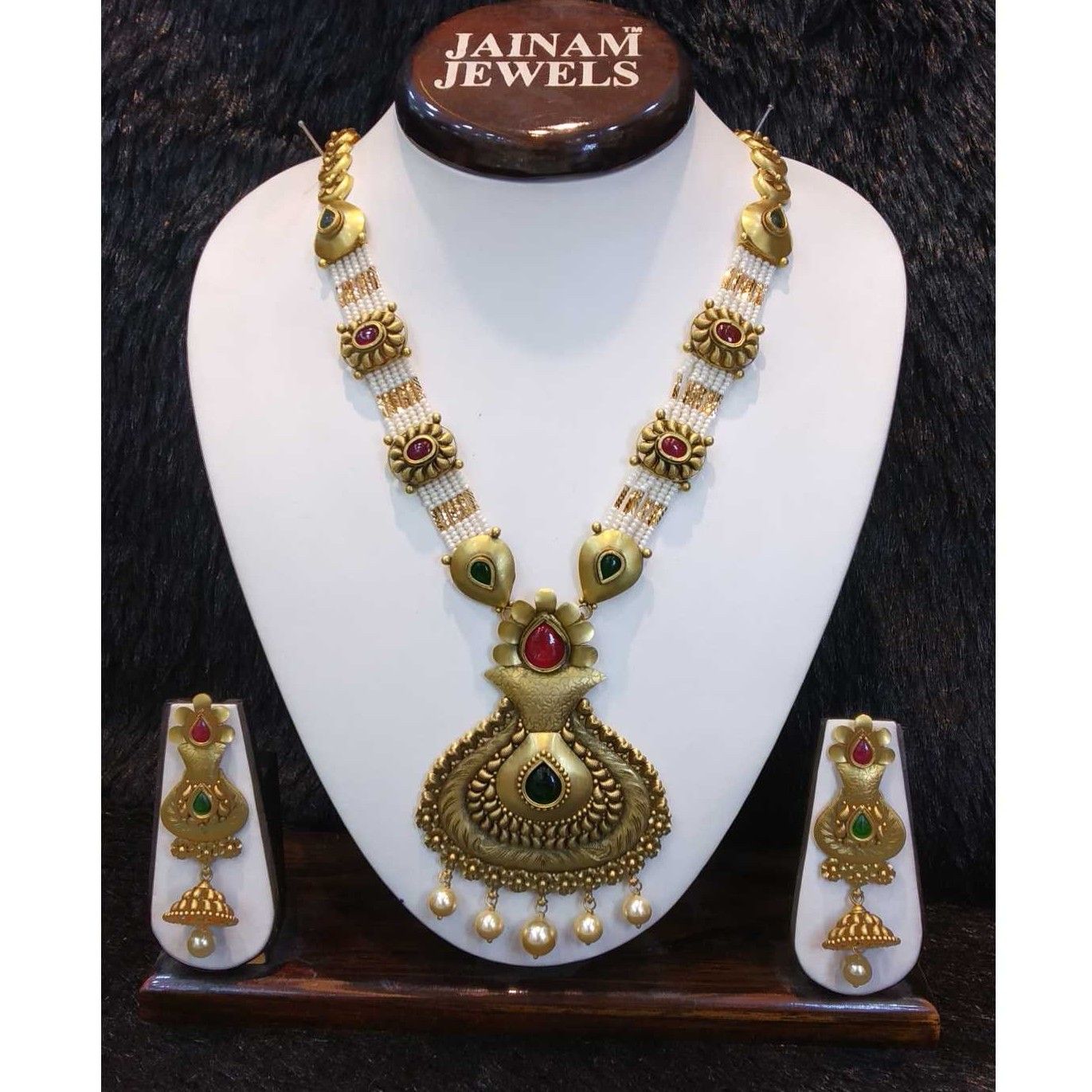 22KT Antique Gold Necklace Set with Designer Kundan, Jadtar and Pastel Pink  Pearls hanging. | Pink pearl, Gold necklace set, Antique necklace