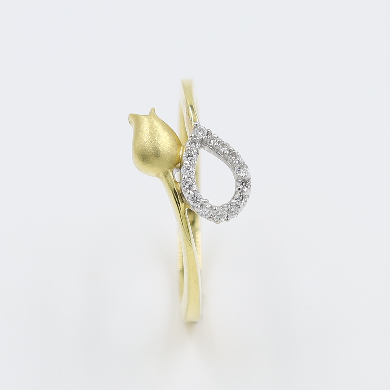Leaf Inspired 14Kt Gold And Diamond Finger Ring