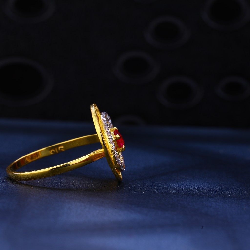 22kt Gold Stylish Ring LR110
