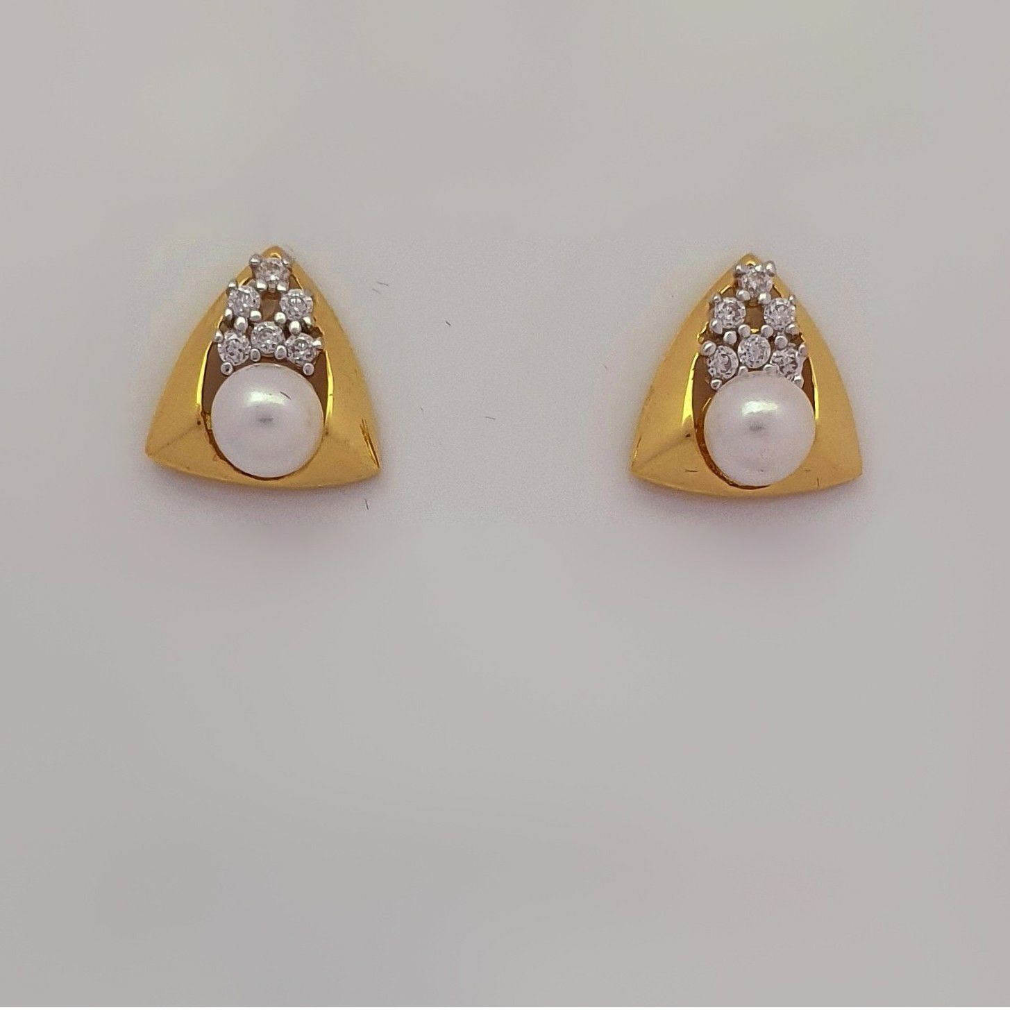 FANCY PEARL EARRING
