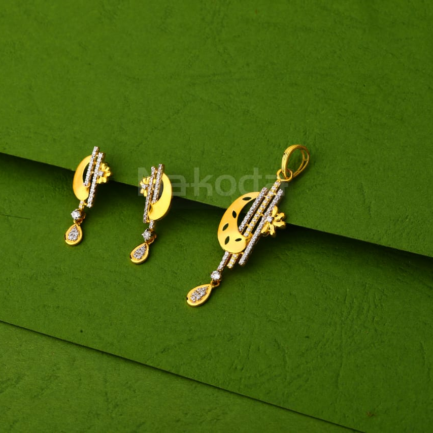 22KT Gold Hallmark Fancy Ladies Pendant Set FPS425