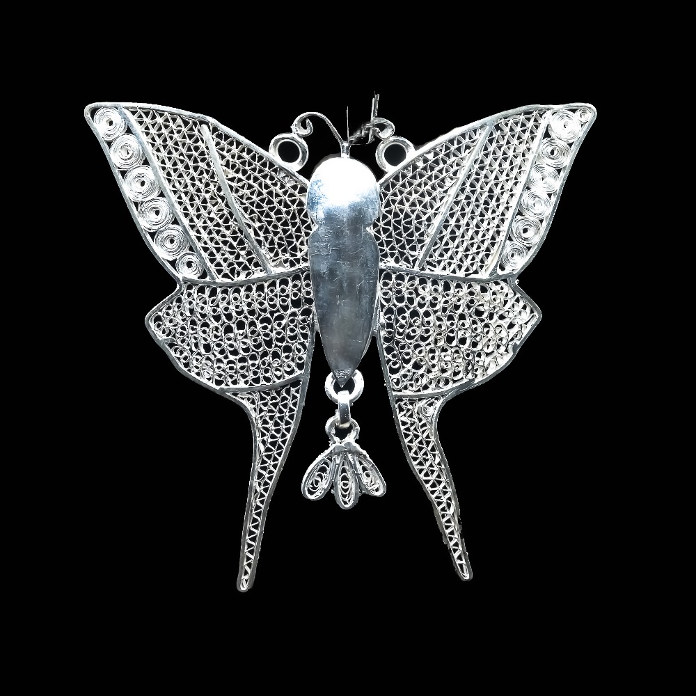 Silver trending design pendants