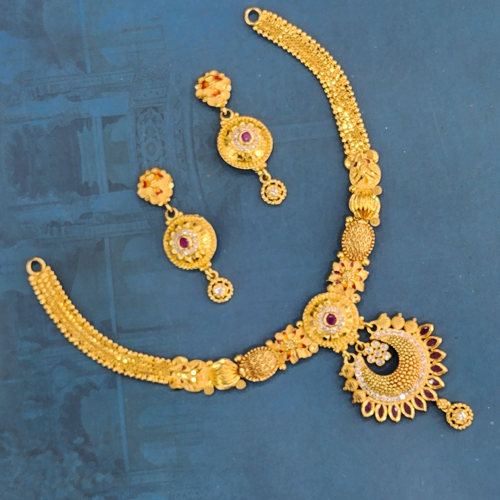 Goodbye Heavy Jewellery! Explore Divyanka, Mouni, and Rubina's lightweight  gold necklaces