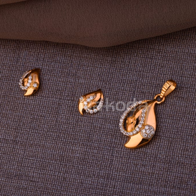 750 Rose Gold Ladies Earrings RPS183