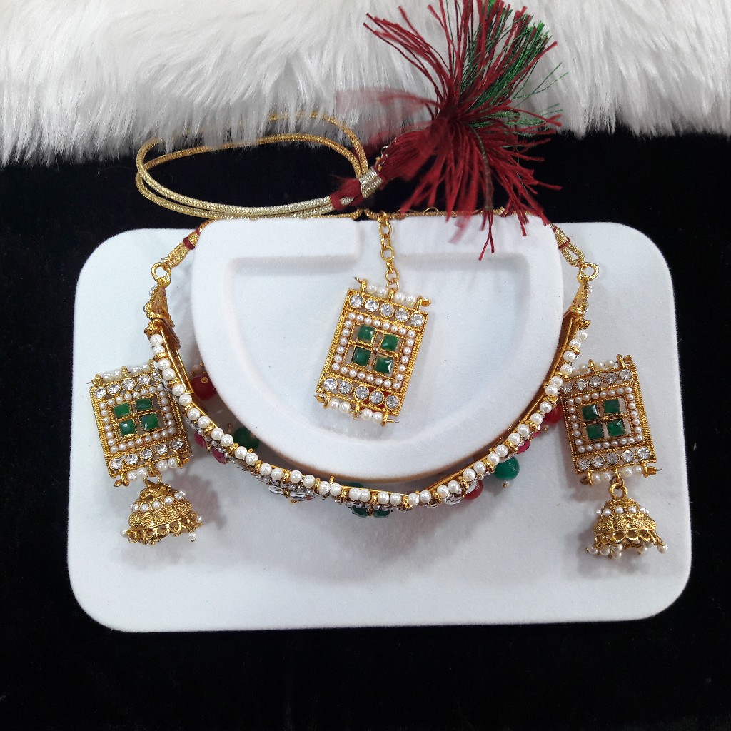 Fancy diamond necklace set