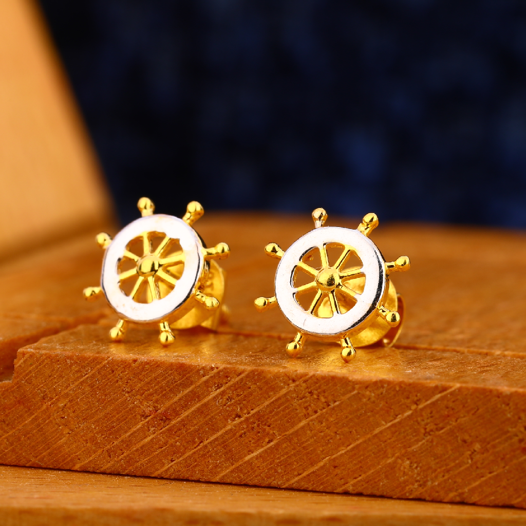 Buy quality 916 gold mens fancy earrings me 23 in Ahmedabad