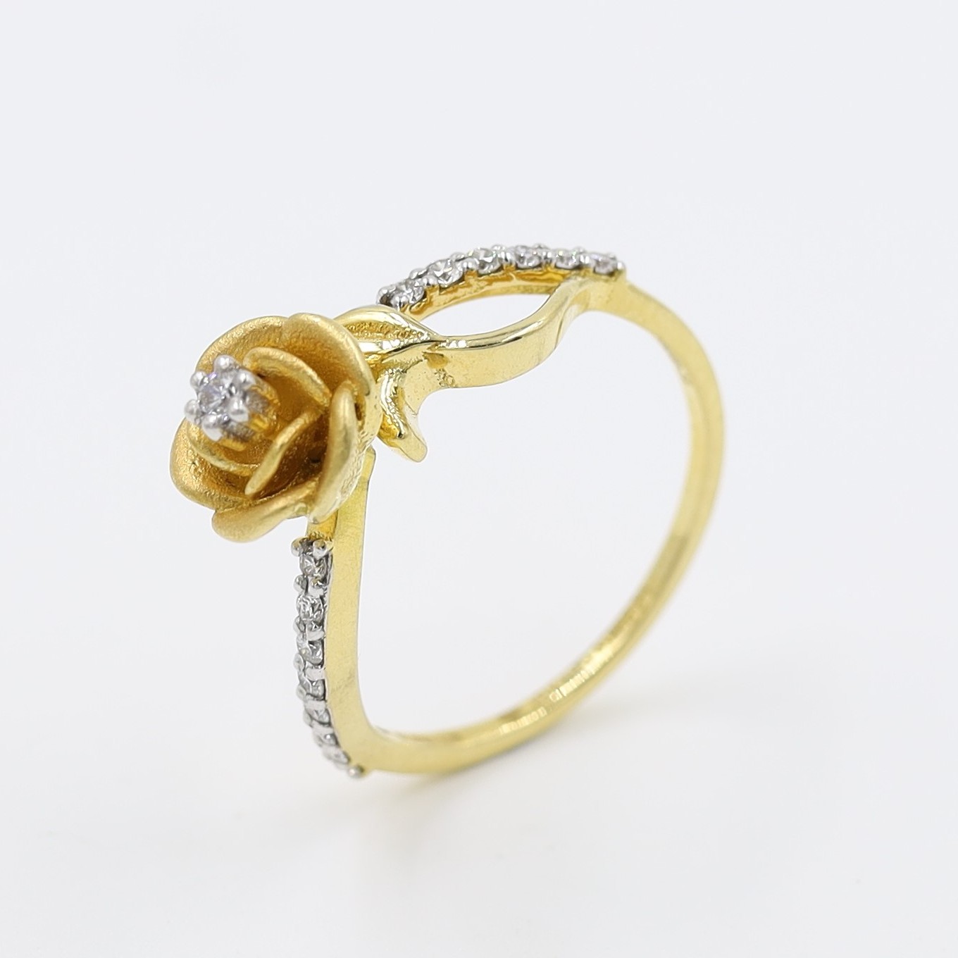 Sleek Rose Flower Style Diamond Finger Ring