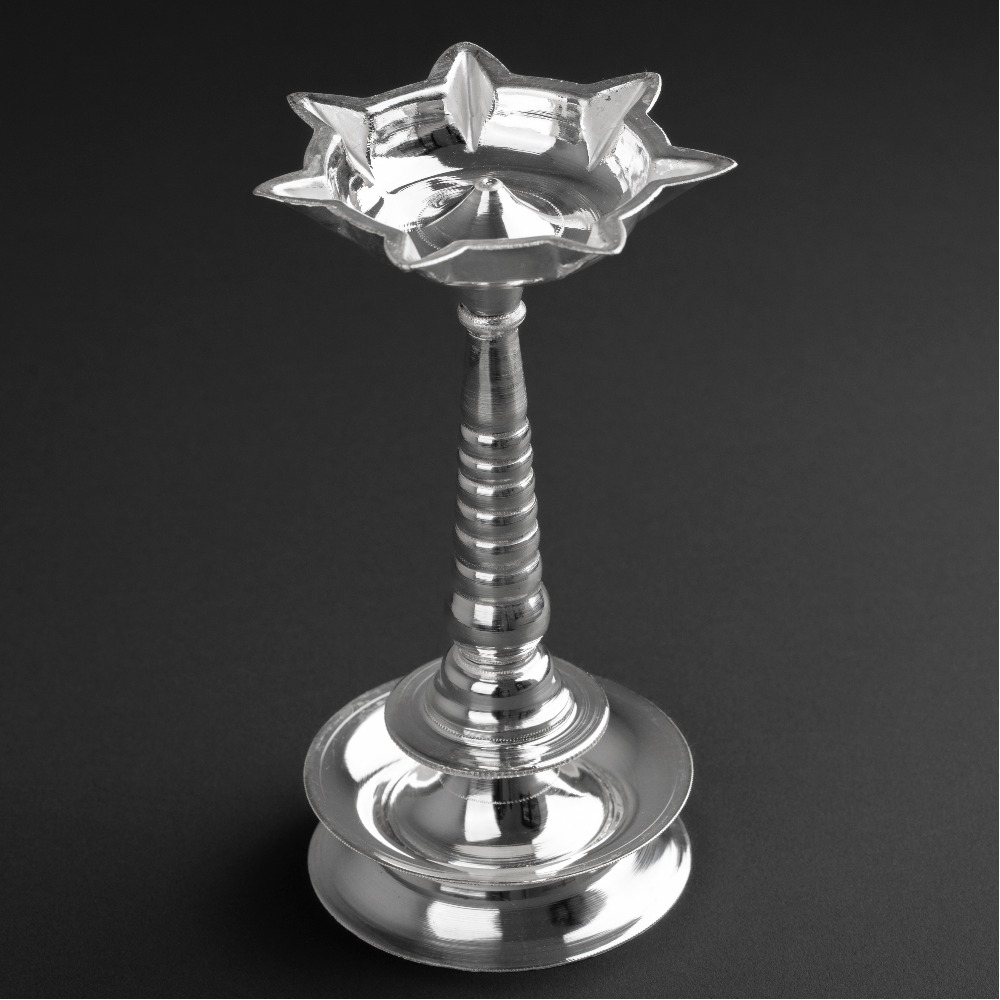 Silver samai with spiral design