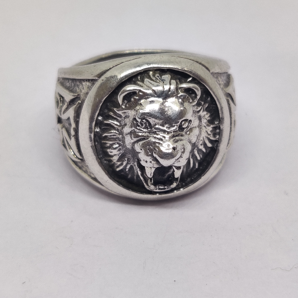 Signet Lion Ring – Urbiana