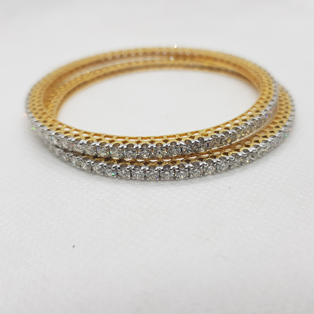 18kt solitaire bangle