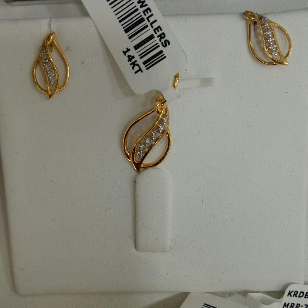 Real diamond pendant set