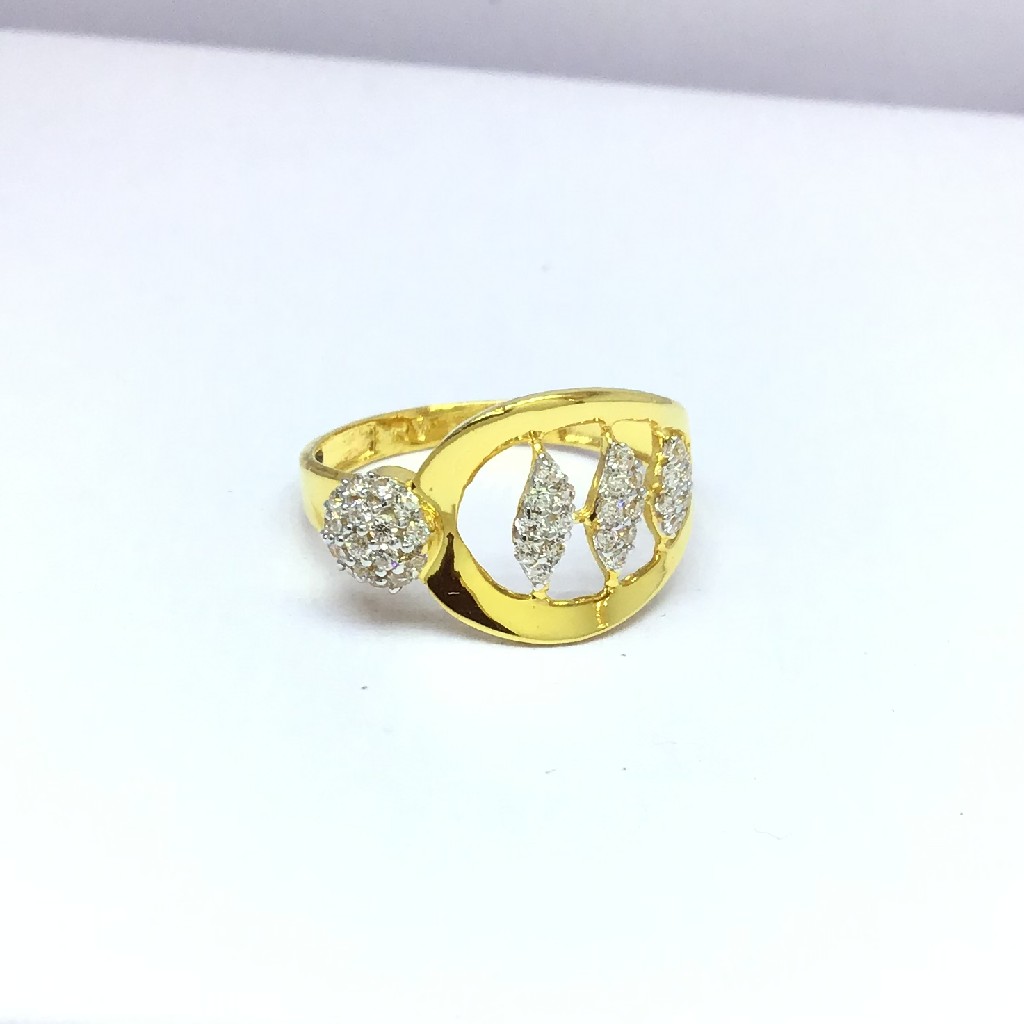 designing fancy ladies gold ring