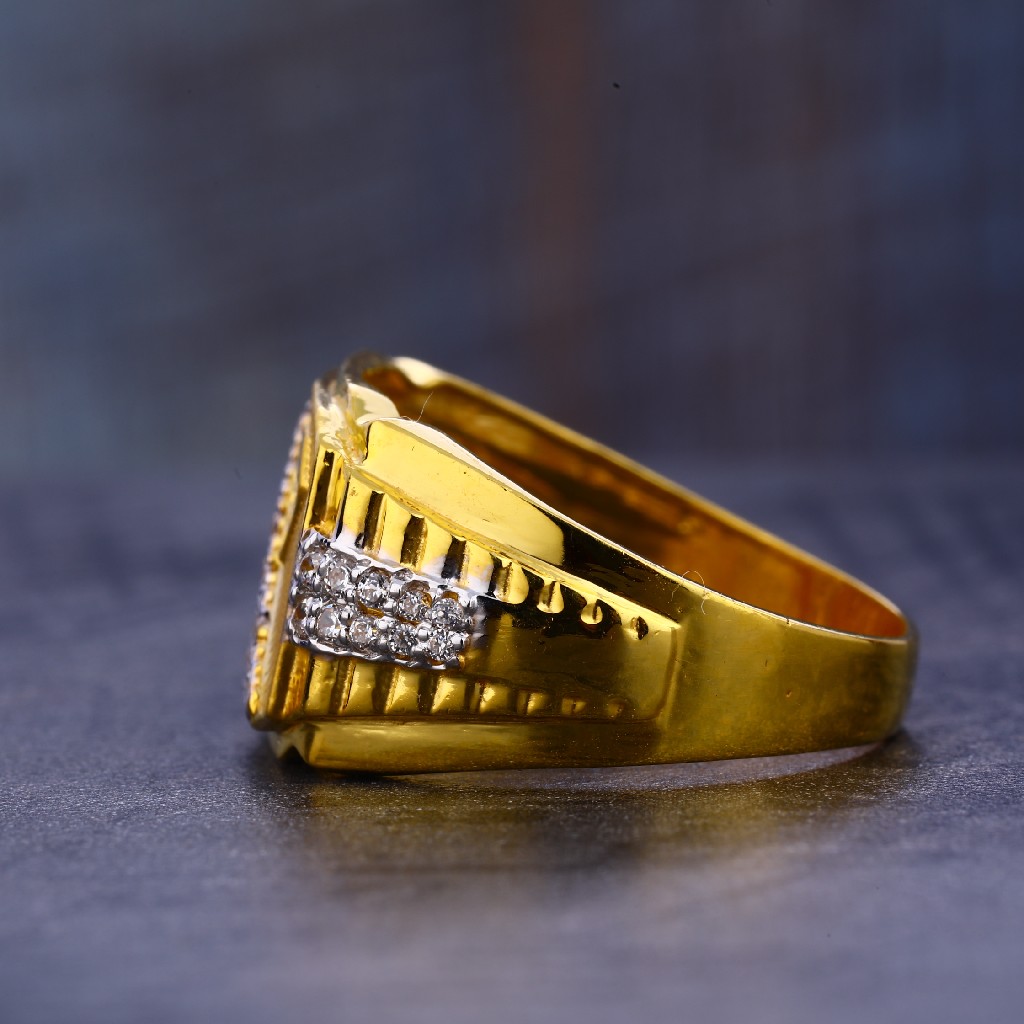 Buy quality 916 Gold Cz Classic Hallmark Mens Ring MR656 in Ahmedabad
