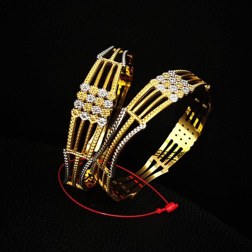 22k Hallmark Gold Unique Style Design Bangle