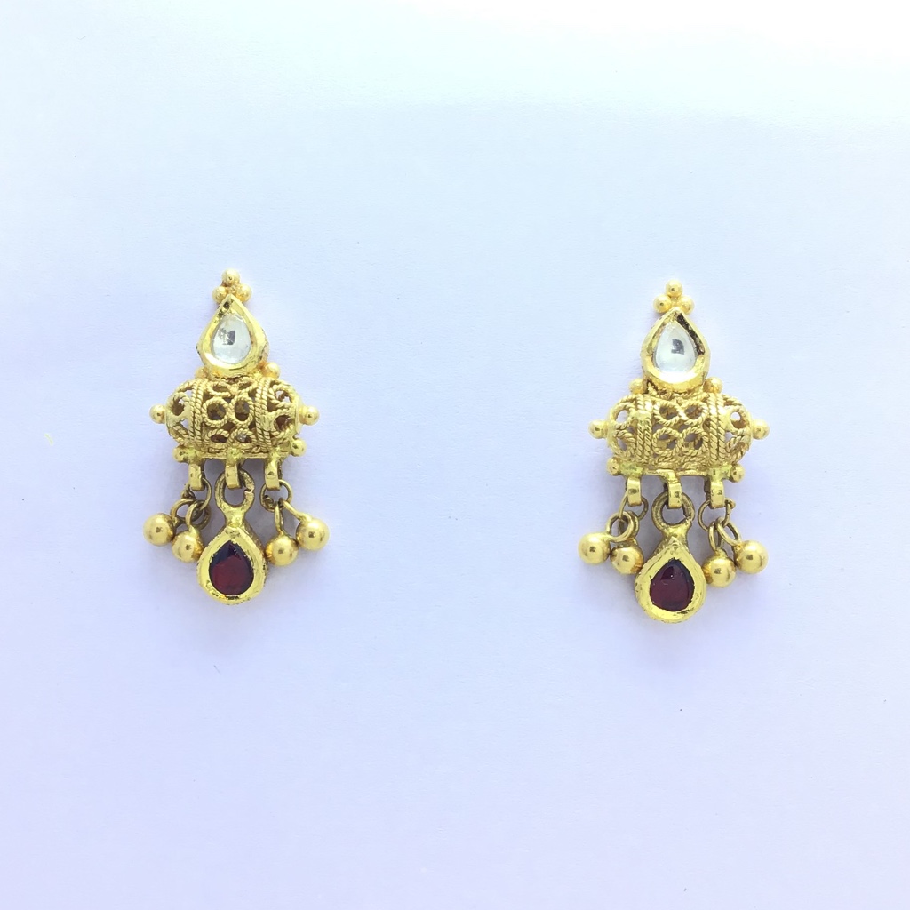 designing fancy gold stone earrings