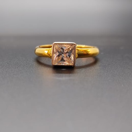 18 ct gold ring squre diaomond
