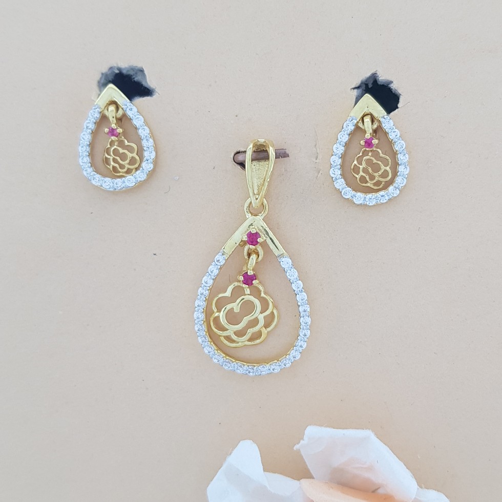 Pendant set