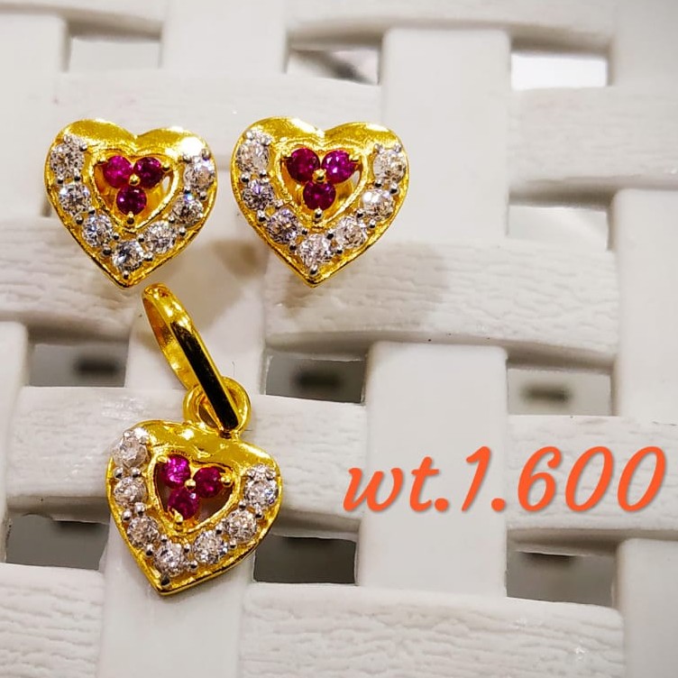 22KT Gold Ruby Heart Stone Pendent butti Set for Women