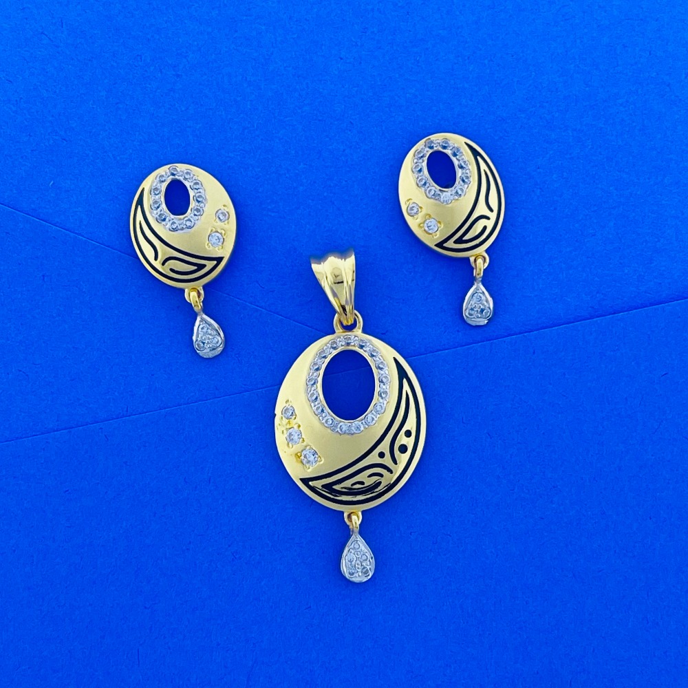 916 gold oval design pendant set