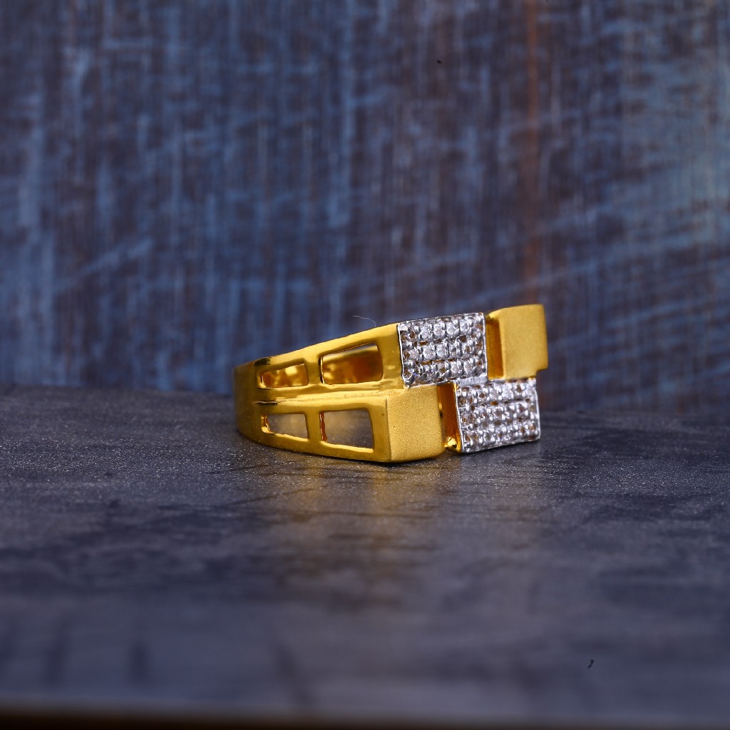 Mens 22K Gold Fancy Ring-MR260