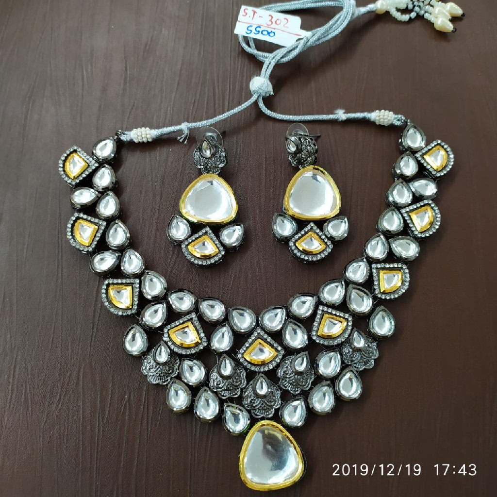 necklace with big stone